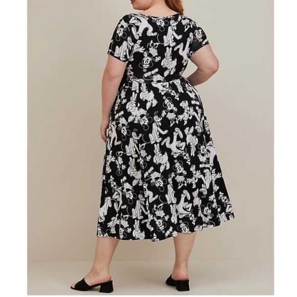 TORRID NWT DISNEY MICKEY & FRIENDS MIDI FIT & FLARE SKATER DRESS - BLACK MULTI - Picture 2 of 5